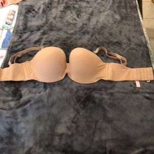 NWT Victoria’s Secret Bra 34DDD Body by Victoria